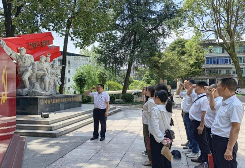 BBIN·宝盈集团(中国)有限公司官网房产党支部赴川陕革命凭证地博物馆、 红军义士陵园开展主题党日运动 (3)_800-550 BBIN·宝盈集团(中国)有限公司官网房产党支部赴川陕革命凭证地博物馆、 红军义士陵园开展主题党日运动 (3)_800-550
